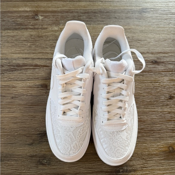 W Nike Court Vision Lo Triple White Lace Wedding Sneaker 10W NIB - Picture 3 of 8